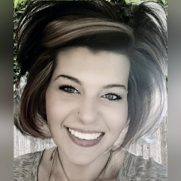 Meet your Posher, Misti - Picture 1 of 1